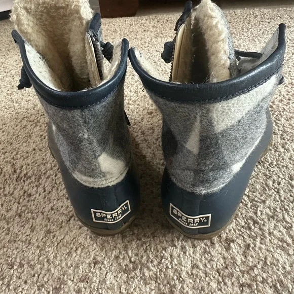 Sperry women’s saltwater Buffalo check duck boot Buffalo plaid wool shaft navy - Picture 2 of 3